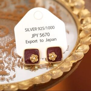 Elegant Stud Earrings
1 pearl with gold, 1 ivory with gold
Sold separately